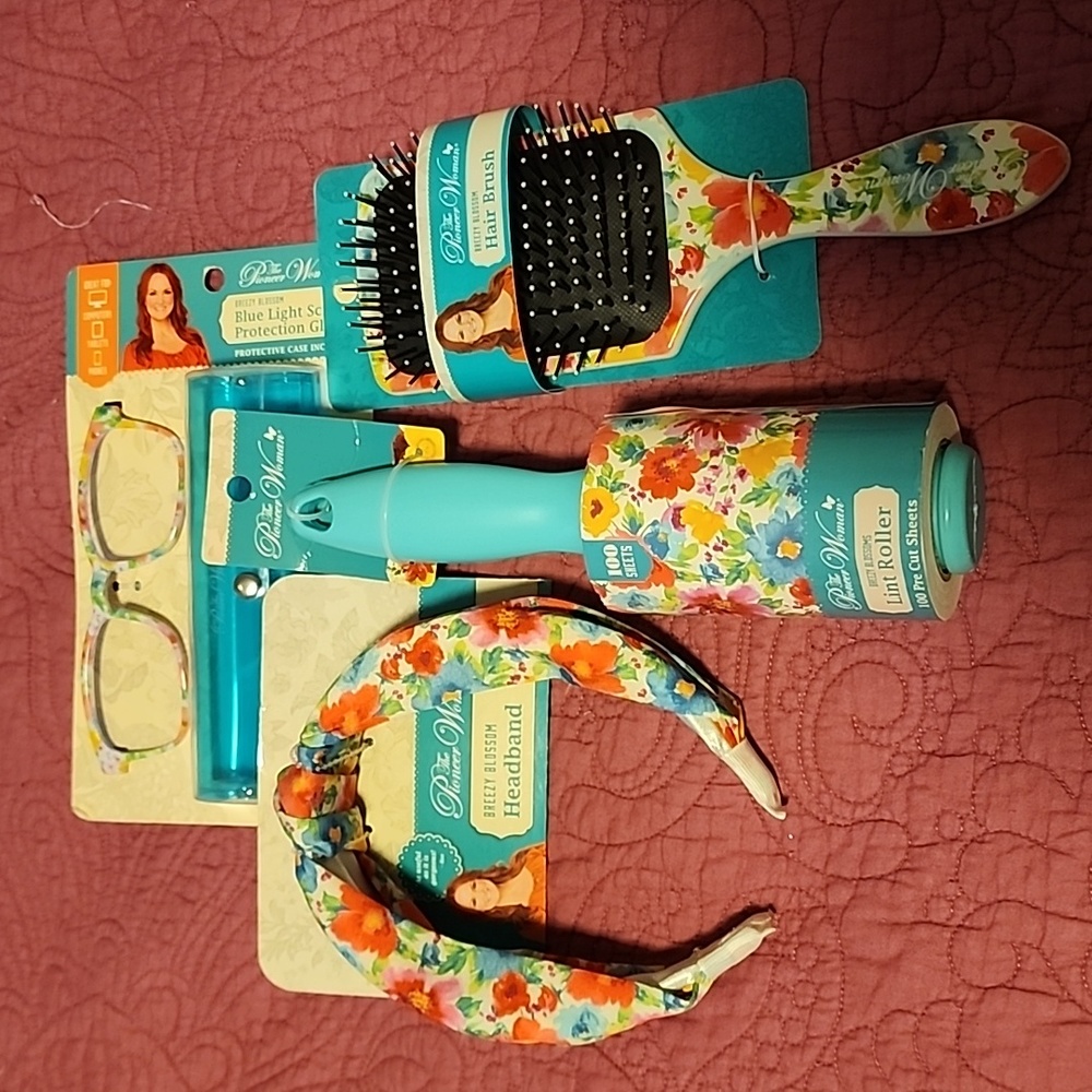 The Pioneer Woman Breezy Blossom Set